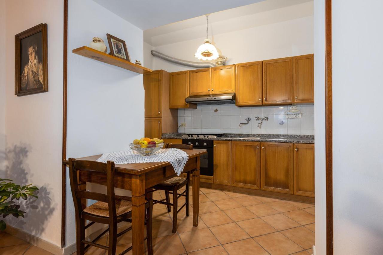 Enchanting Flat With Patio In Abbadia A Isola モンテリッジョーニ エクステリア 写真