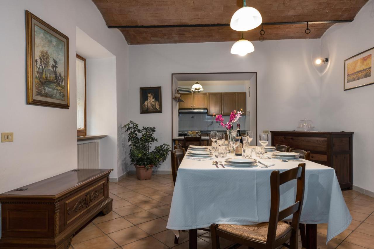 Enchanting Flat With Patio In Abbadia A Isola モンテリッジョーニ エクステリア 写真