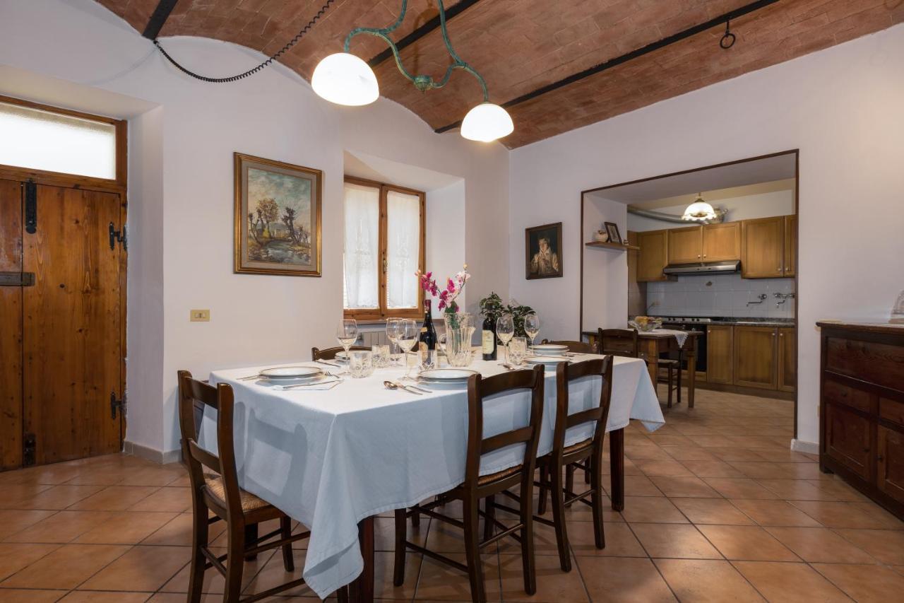 Enchanting Flat With Patio In Abbadia A Isola モンテリッジョーニ エクステリア 写真