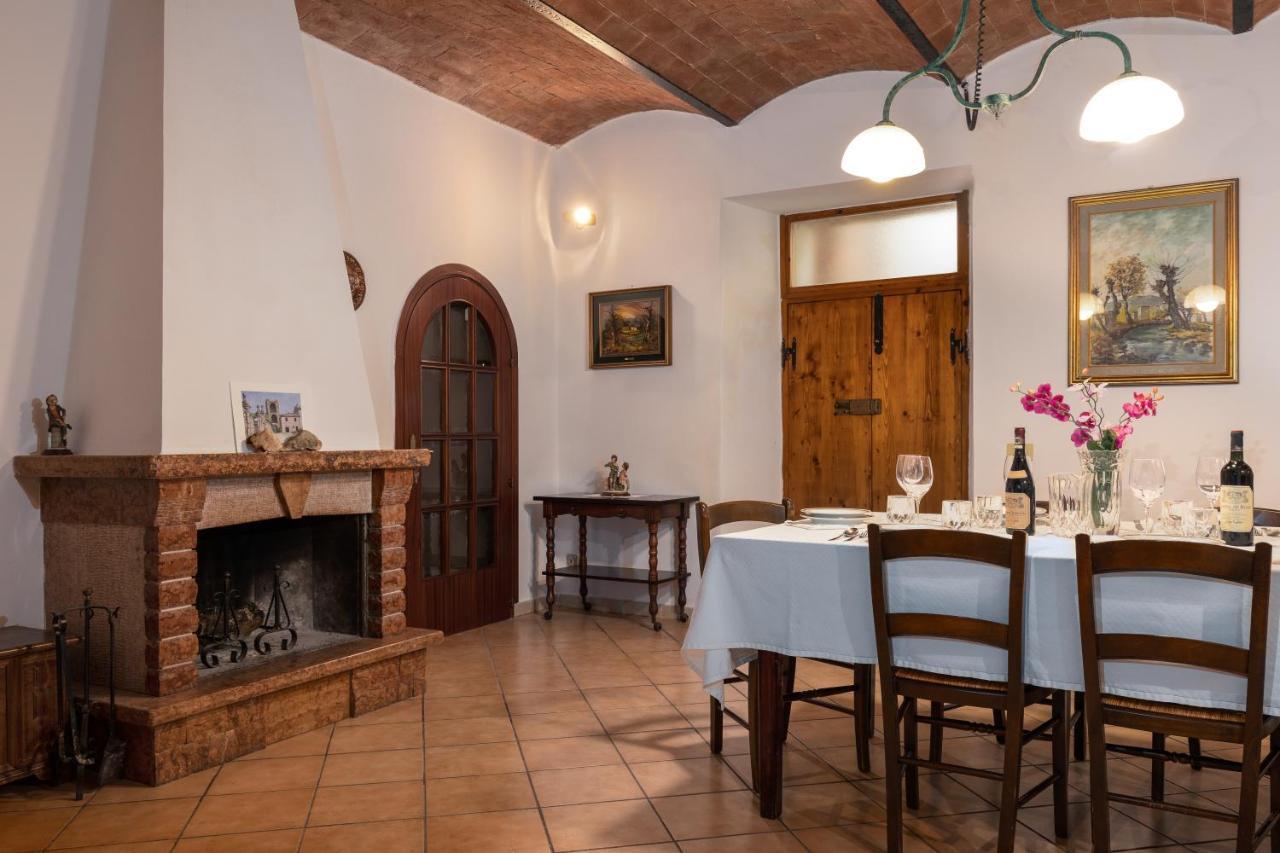 Enchanting Flat With Patio In Abbadia A Isola モンテリッジョーニ エクステリア 写真