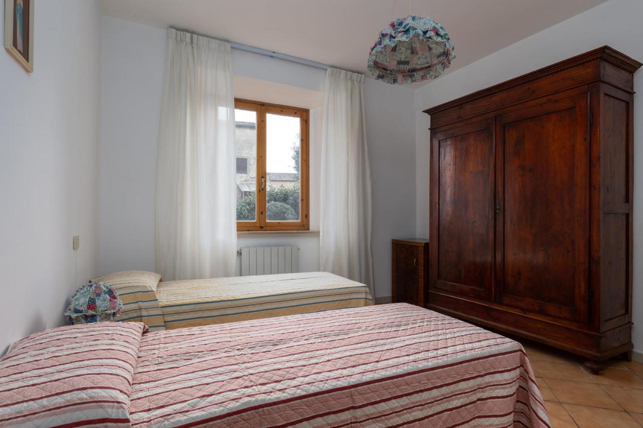 Enchanting Flat With Patio In Abbadia A Isola モンテリッジョーニ エクステリア 写真