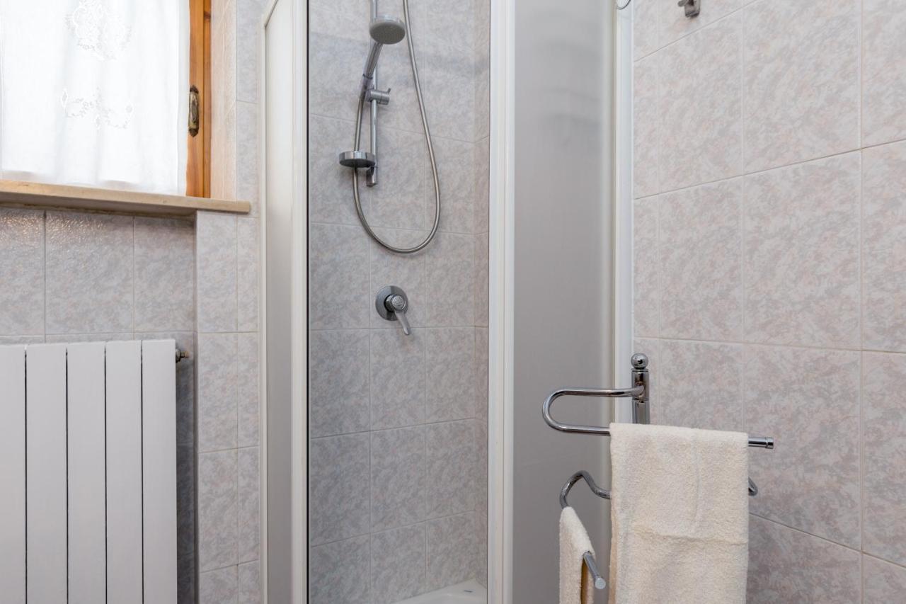 Enchanting Flat With Patio In Abbadia A Isola モンテリッジョーニ エクステリア 写真