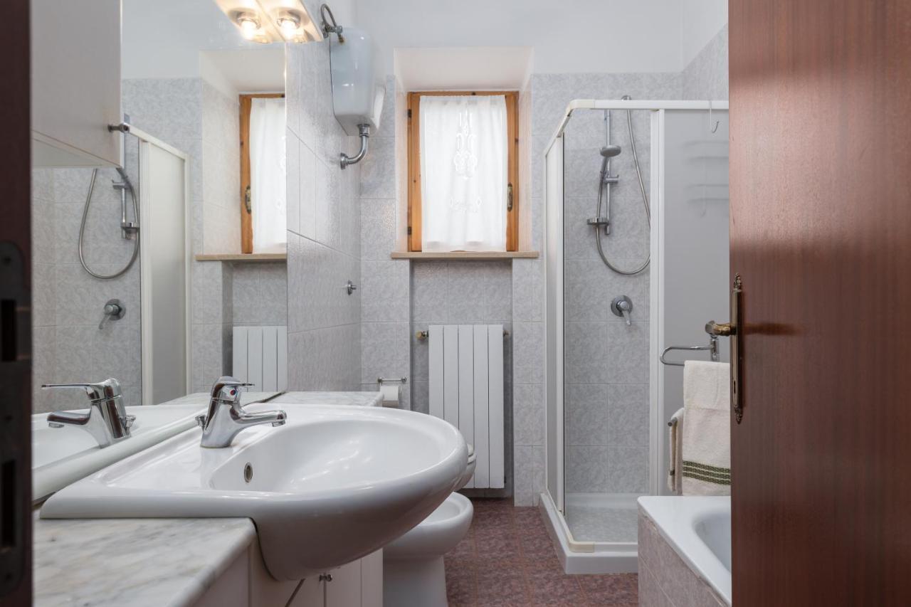 Enchanting Flat With Patio In Abbadia A Isola モンテリッジョーニ エクステリア 写真