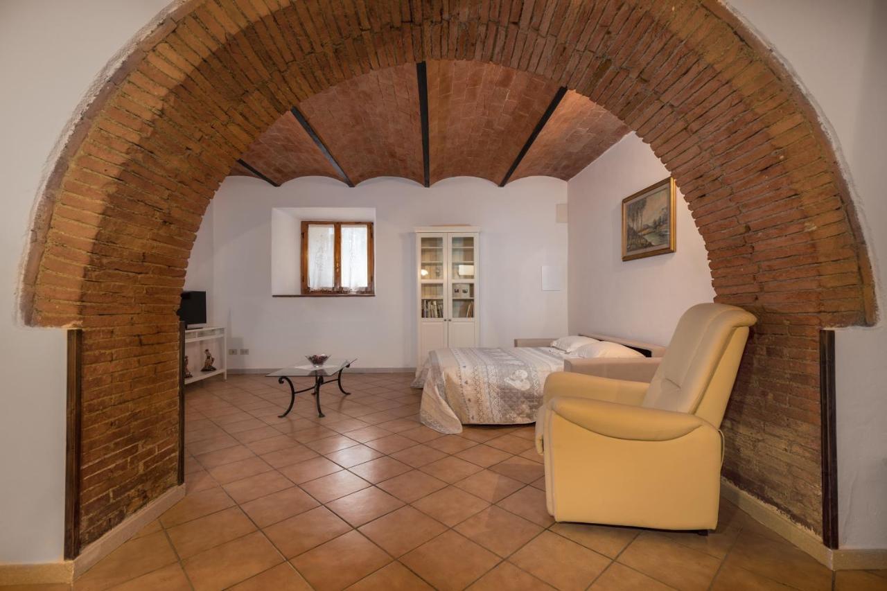 Enchanting Flat With Patio In Abbadia A Isola モンテリッジョーニ エクステリア 写真