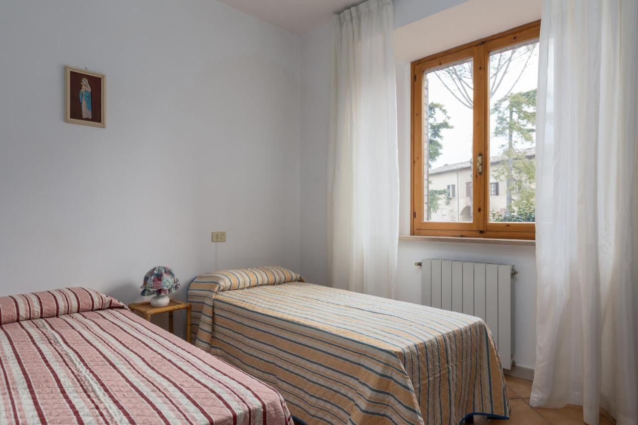 Enchanting Flat With Patio In Abbadia A Isola モンテリッジョーニ エクステリア 写真