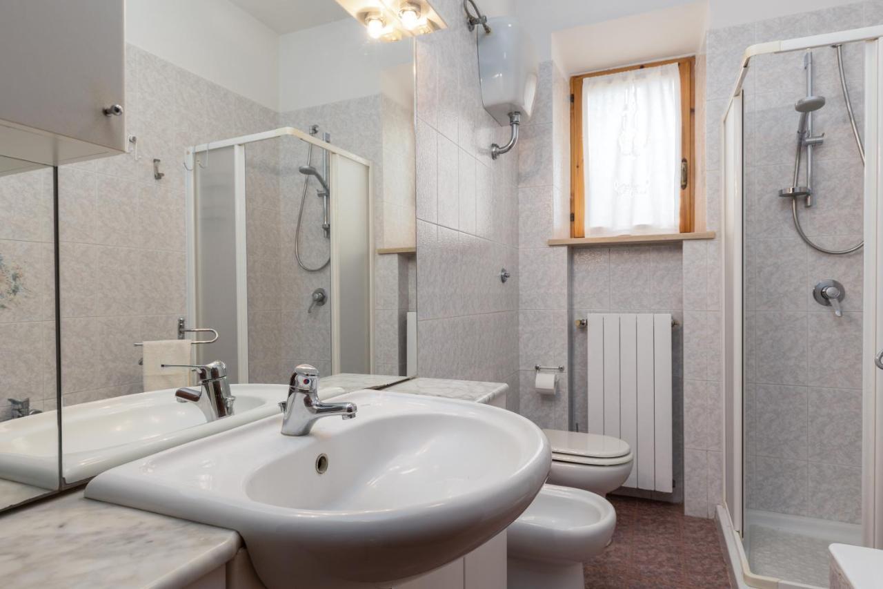Enchanting Flat With Patio In Abbadia A Isola モンテリッジョーニ エクステリア 写真