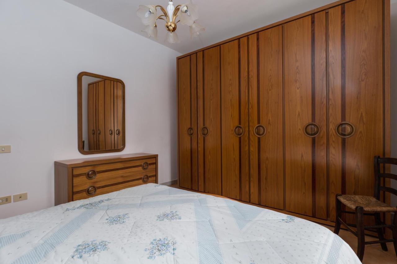 Enchanting Flat With Patio In Abbadia A Isola モンテリッジョーニ エクステリア 写真