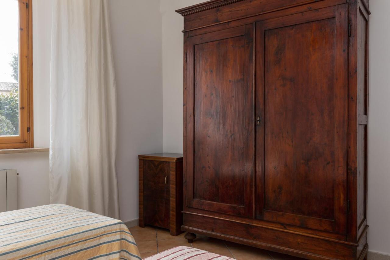 Enchanting Flat With Patio In Abbadia A Isola モンテリッジョーニ エクステリア 写真